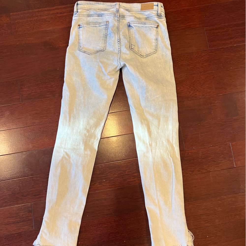 Cropped, Light washed Zara Jeans